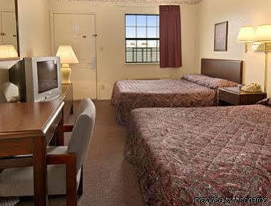 Rodeway Inn Маскогі Екстер'єр фото